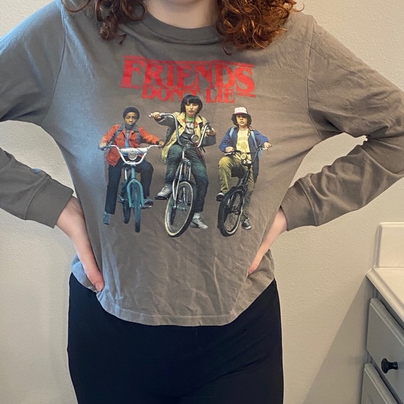 Cropped Stranger Things Tee - Picture 4 of 7